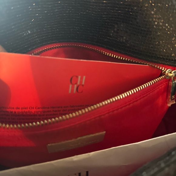 Authentic Carolina Herrera quilted crossbody bag - Picture 3 of 10